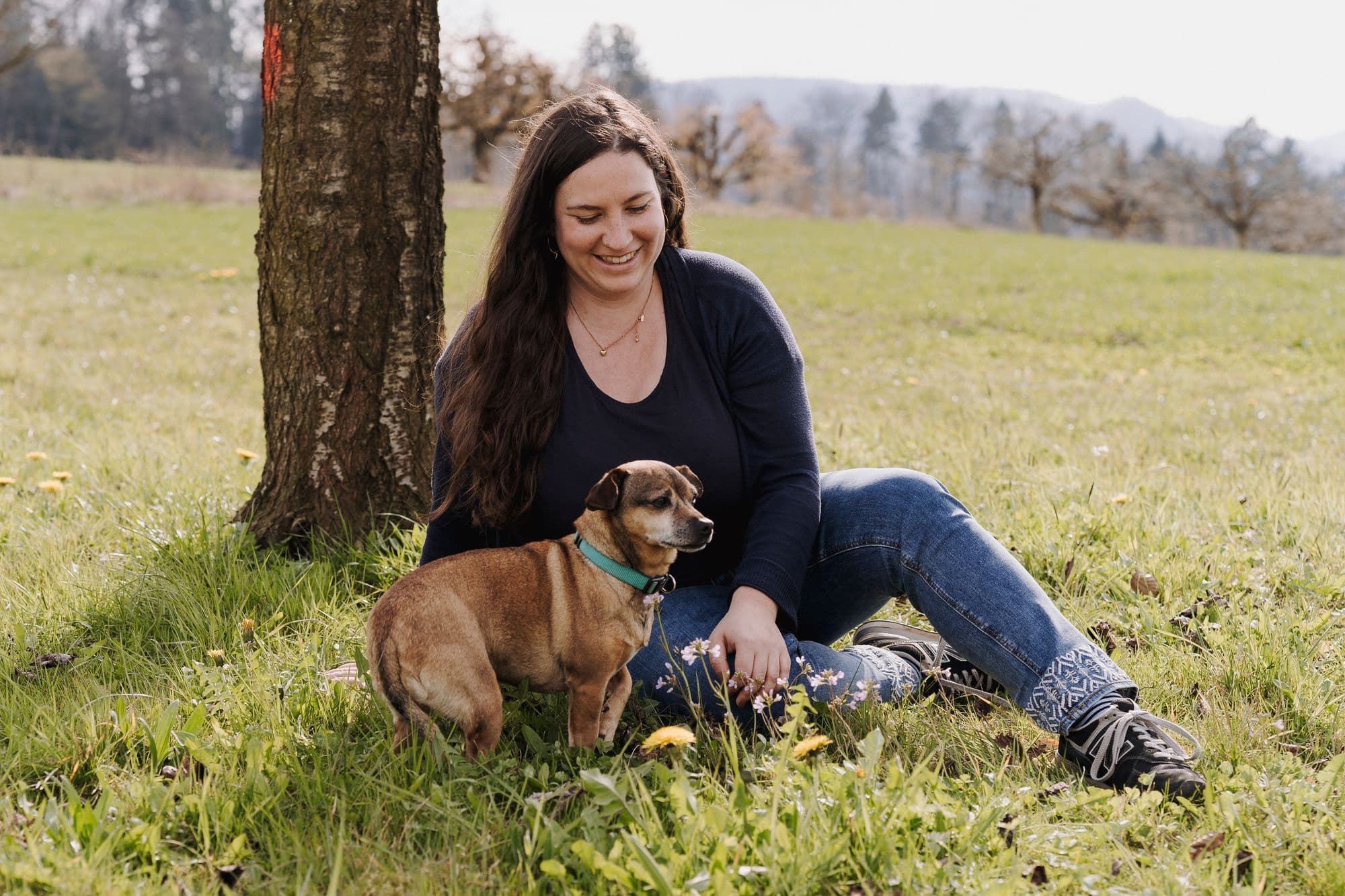 Liliane mit ihrem Hund